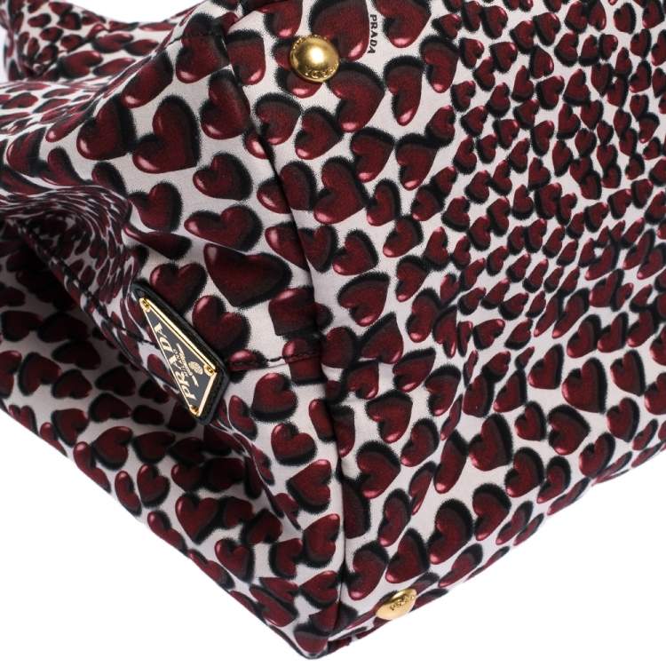 مملوكة مسبقًا Prada Red Nylon Stampat Heart Print Canapa Tote