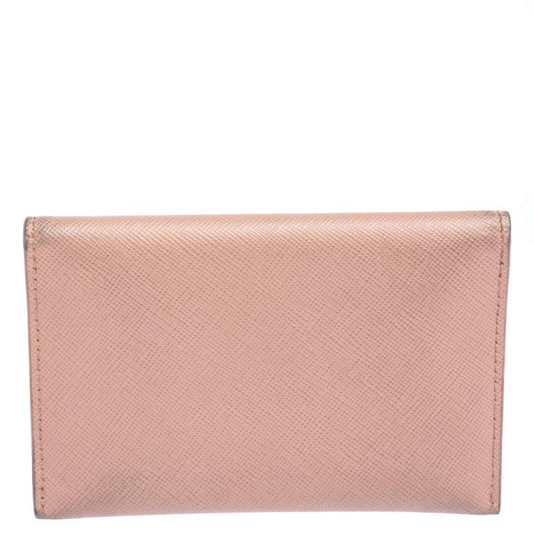 مملوكة مسبقًا Prada Light Pink Saffiano Lux Leather Metal Flap Card Holder