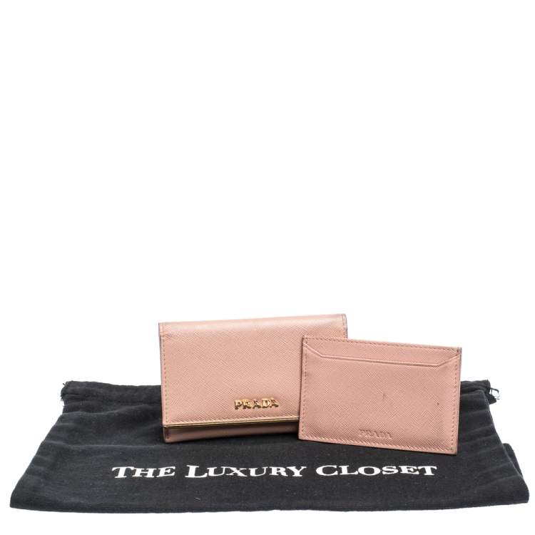 مملوكة مسبقًا Prada Light Pink Saffiano Lux Leather Metal Flap Card Holder