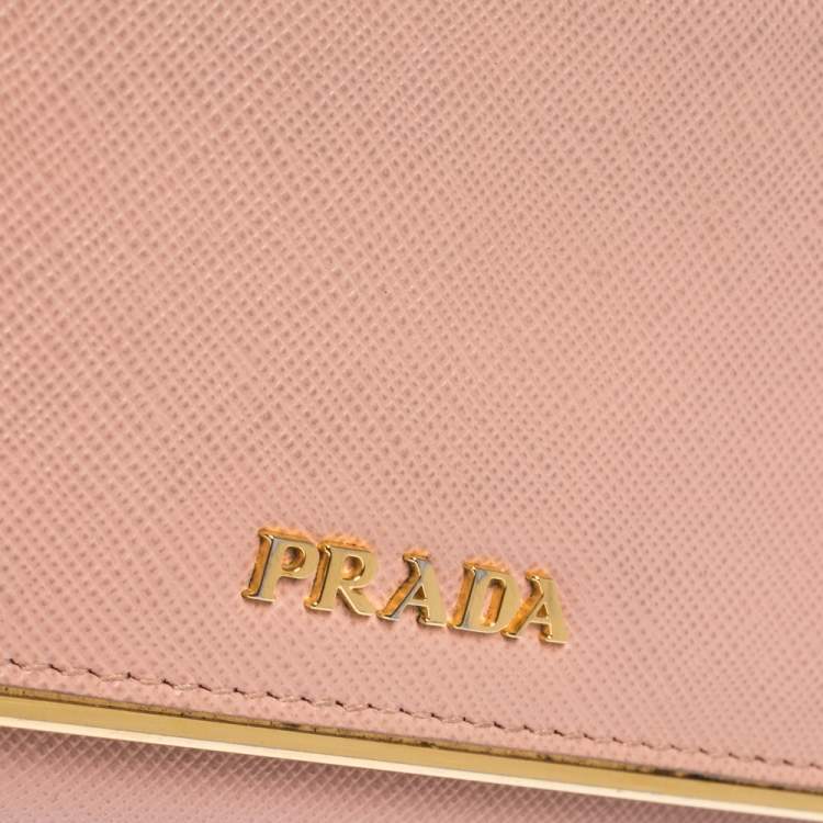 مملوكة مسبقًا Prada Light Pink Saffiano Lux Leather Metal Flap Card Holder