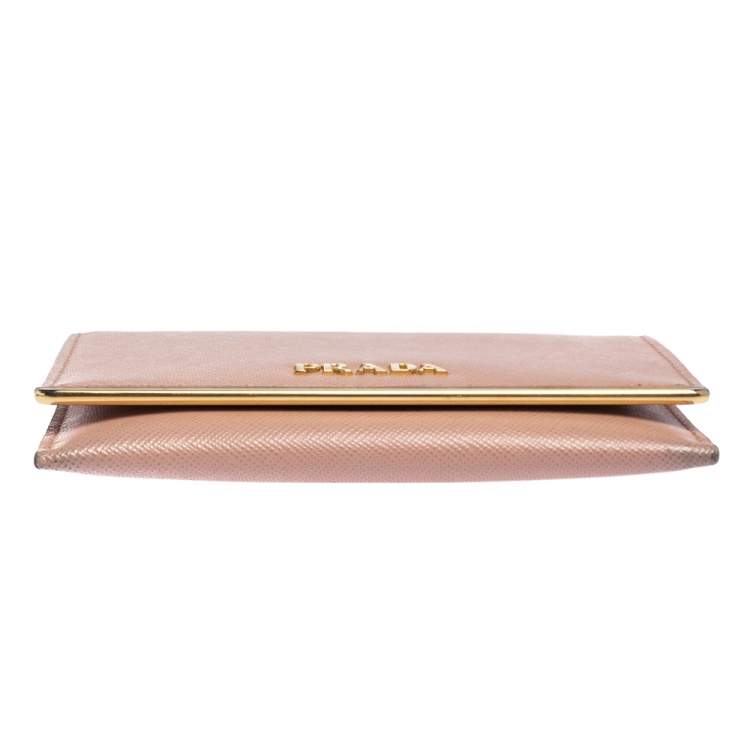 مملوكة مسبقًا Prada Light Pink Saffiano Lux Leather Metal Flap Card Holder