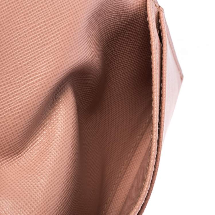 مملوكة مسبقًا Prada Light Pink Saffiano Lux Leather Metal Flap Card Holder