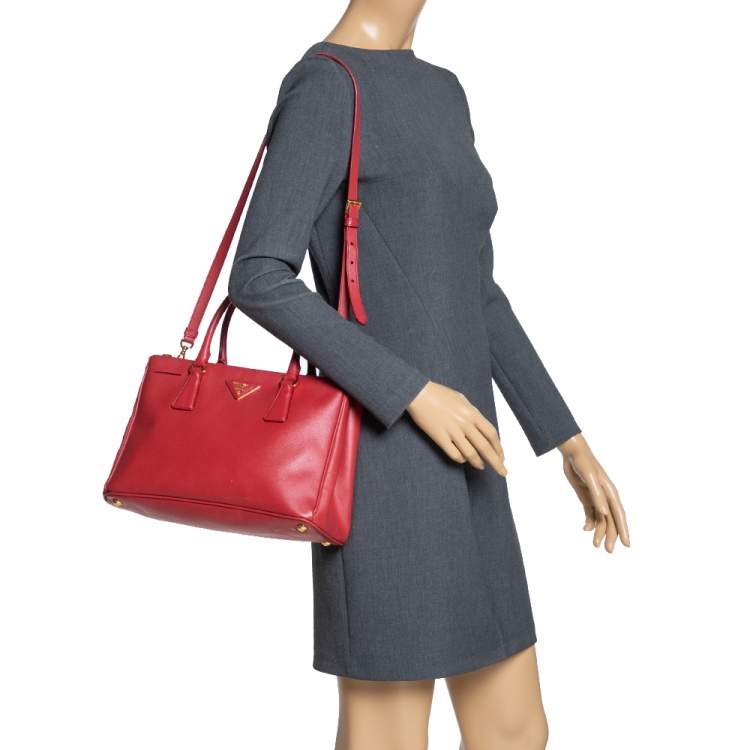 Pre Owned Prada Red Saffiano Lux Leather Small Galleria Double Zip Tote