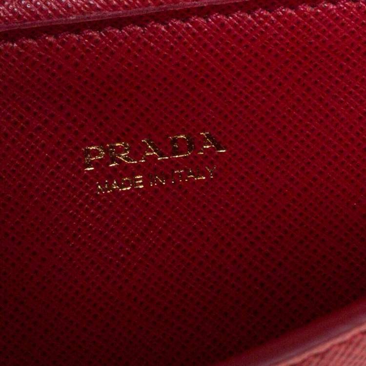 مملوكة مسبقًا Prada Red Saffiano Lux Leather Wallet on Chain