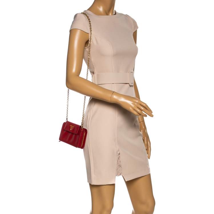 مملوكة مسبقًا Prada Red Saffiano Lux Leather Wallet on Chain