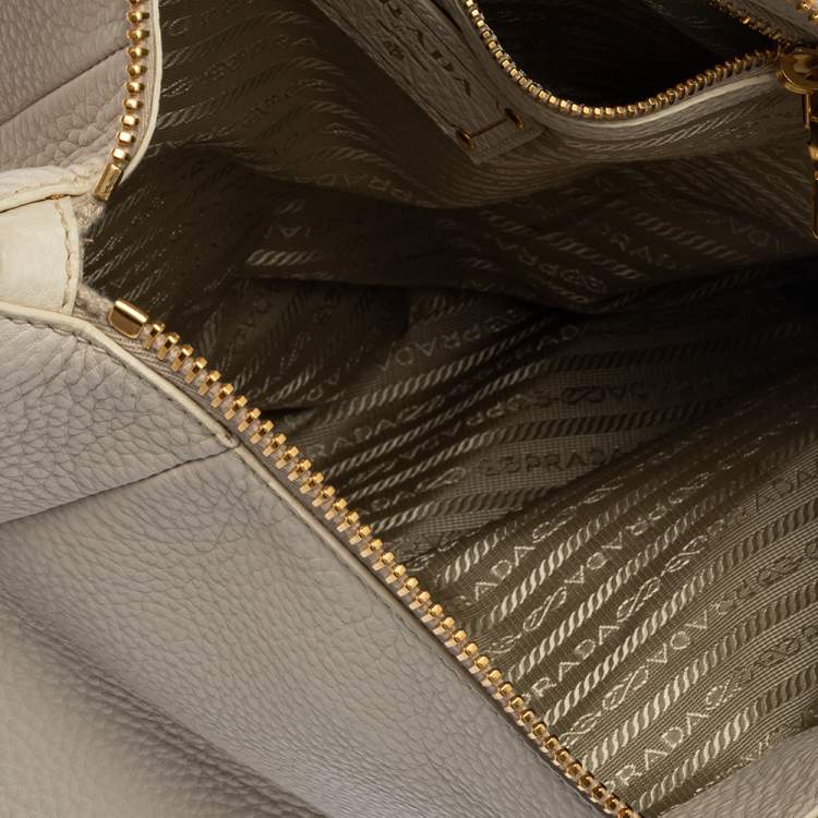 Pre Owned Prada Off White Vitello Daino  Leather Zip Hobo