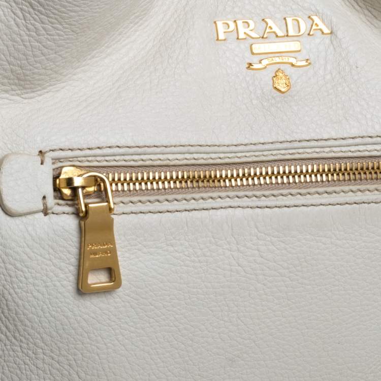 مملوكة مسبقًا Prada White Vitello Daino Leather Front Zip Hobo