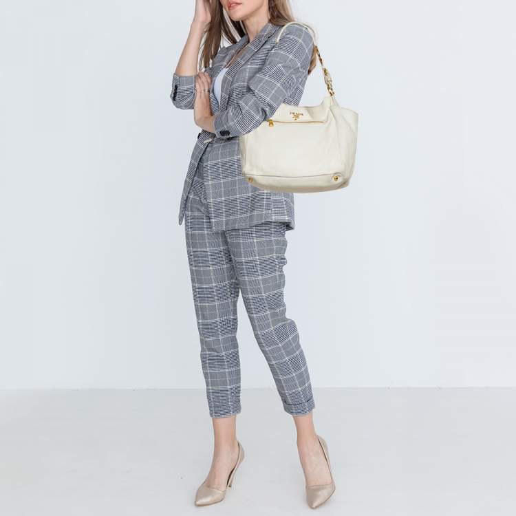 مملوكة مسبقًا Prada White Vitello Daino Leather Front Zip Hobo