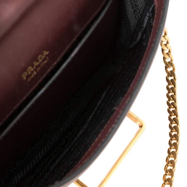 مملوكة مسبقًا Prada Burgundy/Black Leather Cahier Belt Bag