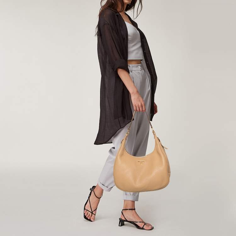 Pre Owned Prada Beige Vitello Daino Leather Zip Top Hobo