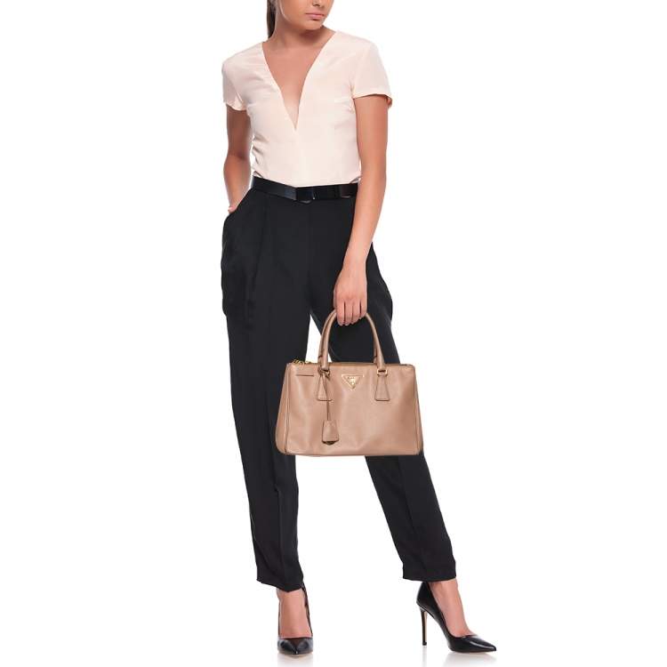مملوكة مسبقًا Prada Beige Saffiano Lux Leather Small Galleria Tote