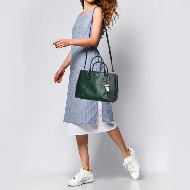 Pre Owned Prada Green Bicolor Saffiano Lux Leather Medium Galleria Tote