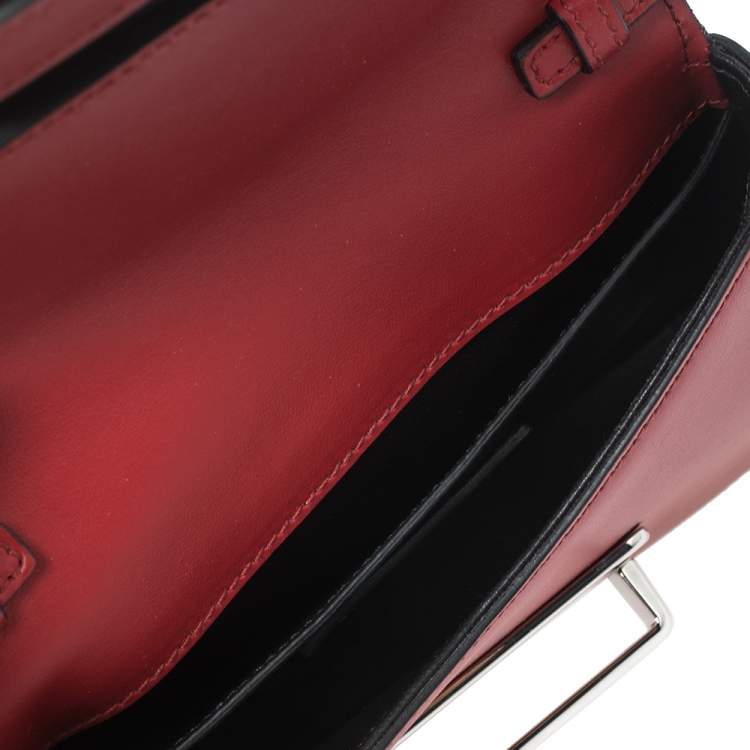 مملوكة مسبقًا Prada Red/Black City Leather Sidonie Belt Bag