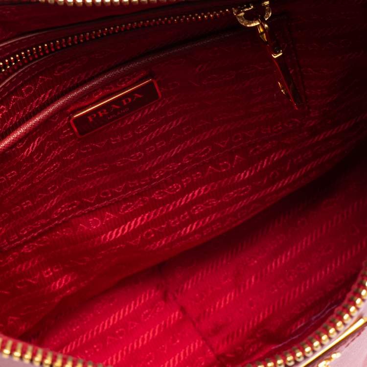 مملوكة مسبقًا Prada Red Saffiano Leather Zip Hobo