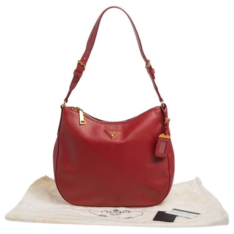 مملوكة مسبقًا Prada Red Saffiano Leather Zip Hobo