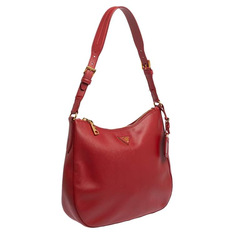 مملوكة مسبقًا Prada Red Saffiano Leather Zip Hobo