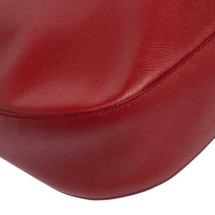 مملوكة مسبقًا Prada Red Saffiano Leather Zip Hobo