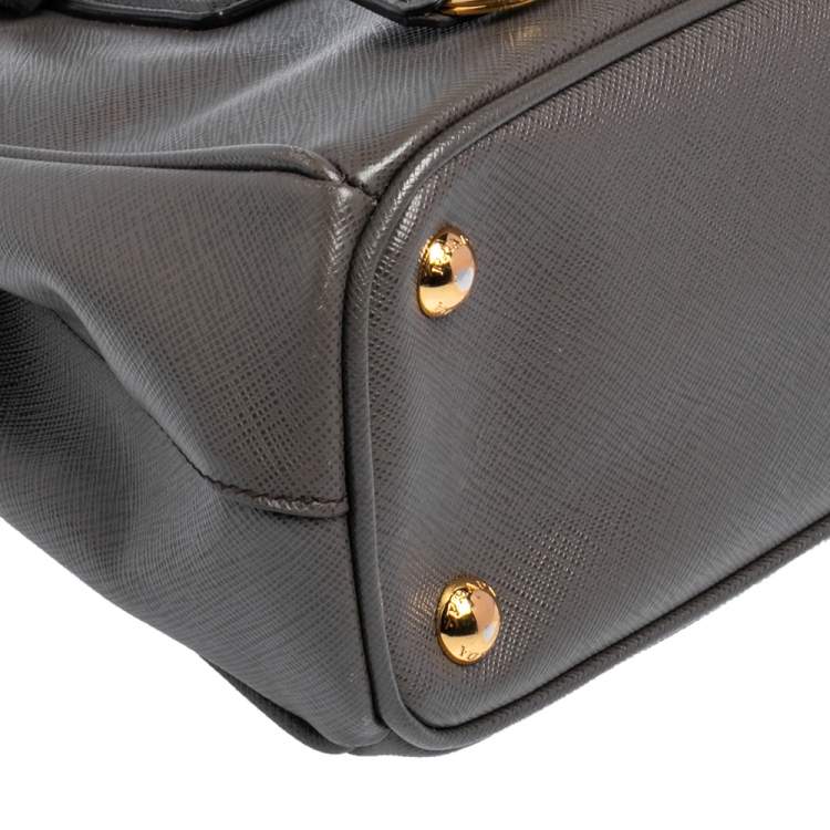 مملوكة مسبقًا Prada Grey Saffiano Lux Leather Small Galleria Tote