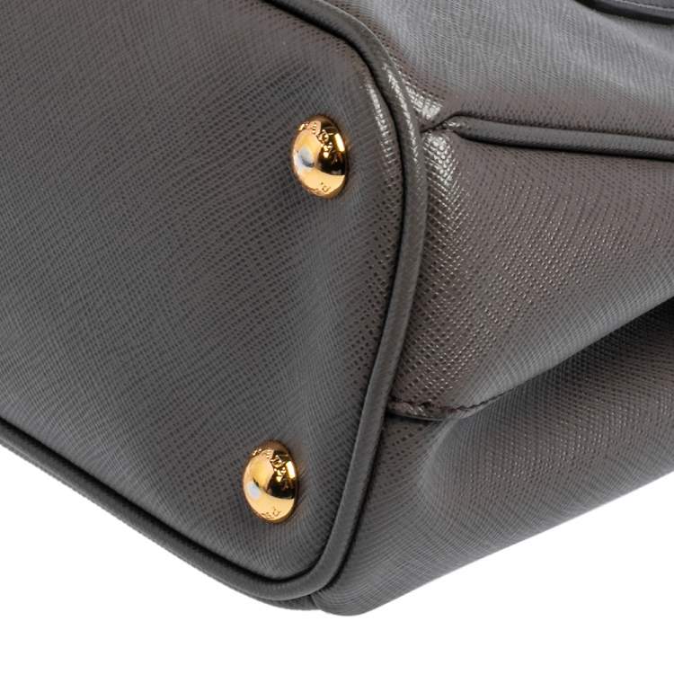 مملوكة مسبقًا Prada Grey Saffiano Lux Leather Small Galleria Tote