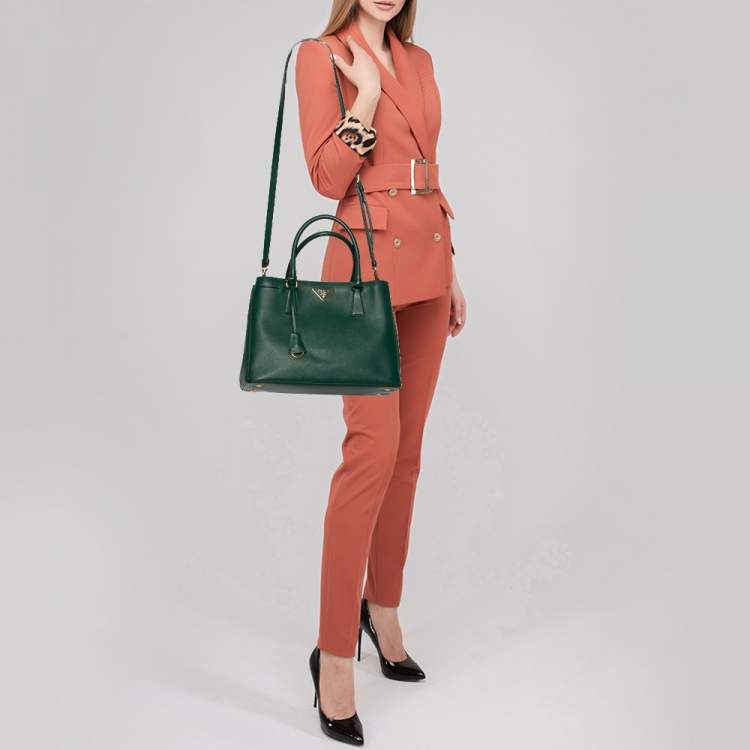 مملوكة مسبقًا Prada Green Saffiano Lux Leather Medium Galleria Tote