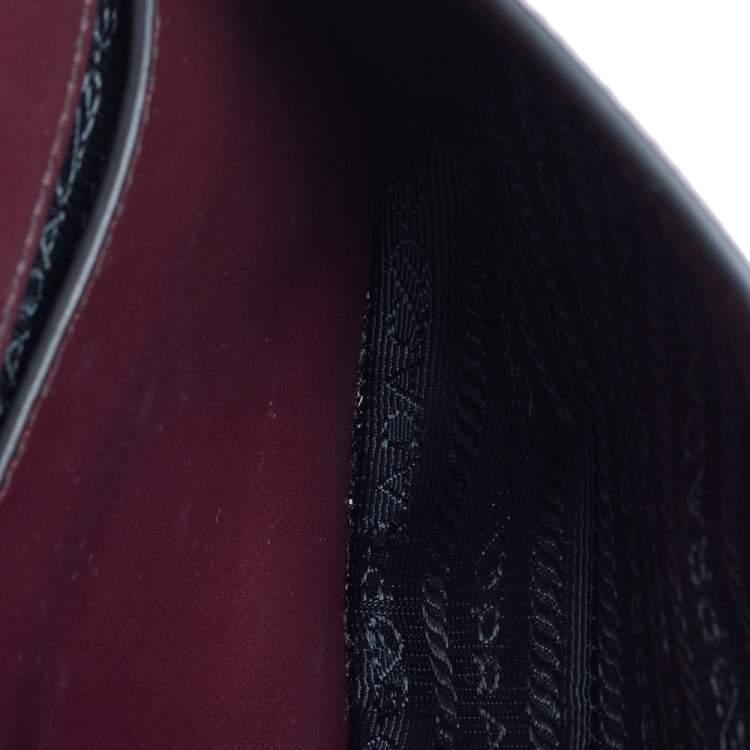 مملوكة مسبقًا Prada Burgundy /Black Leather Cahier Belt Bag