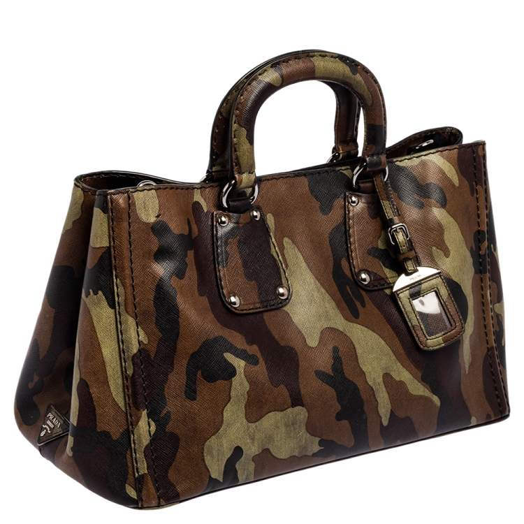 مملوكة مسبقًا Prada Green Camouflage Leather Spazzolato Shopper Tote