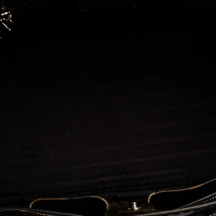 مملوكة مسبقًا Prada Green Camouflage Leather Spazzolato Shopper Tote