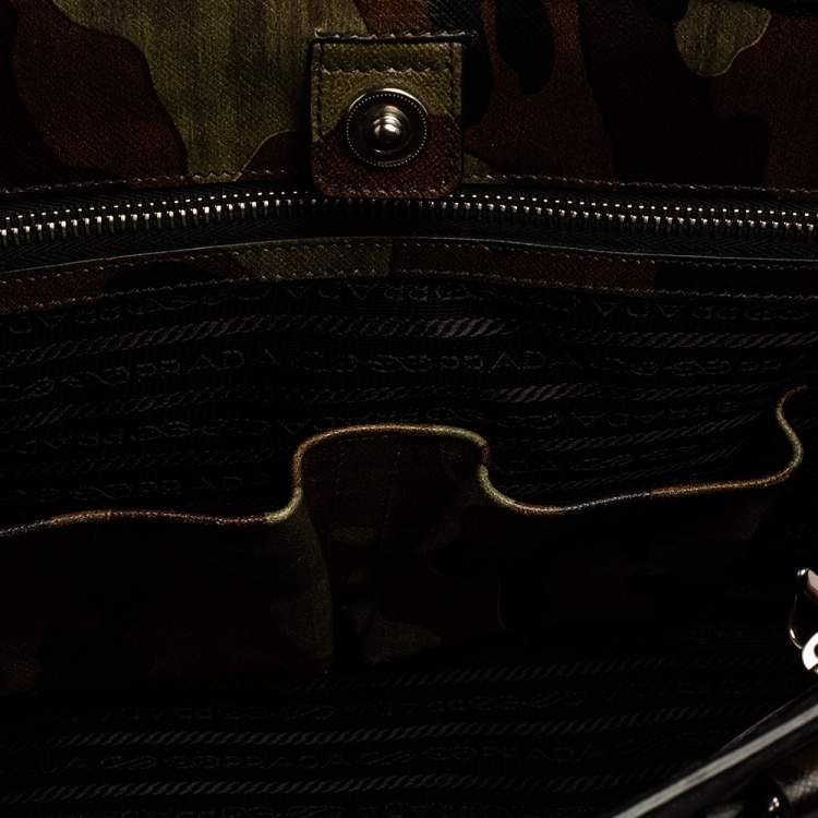مملوكة مسبقًا Prada Green Camouflage Leather Spazzolato Shopper Tote
