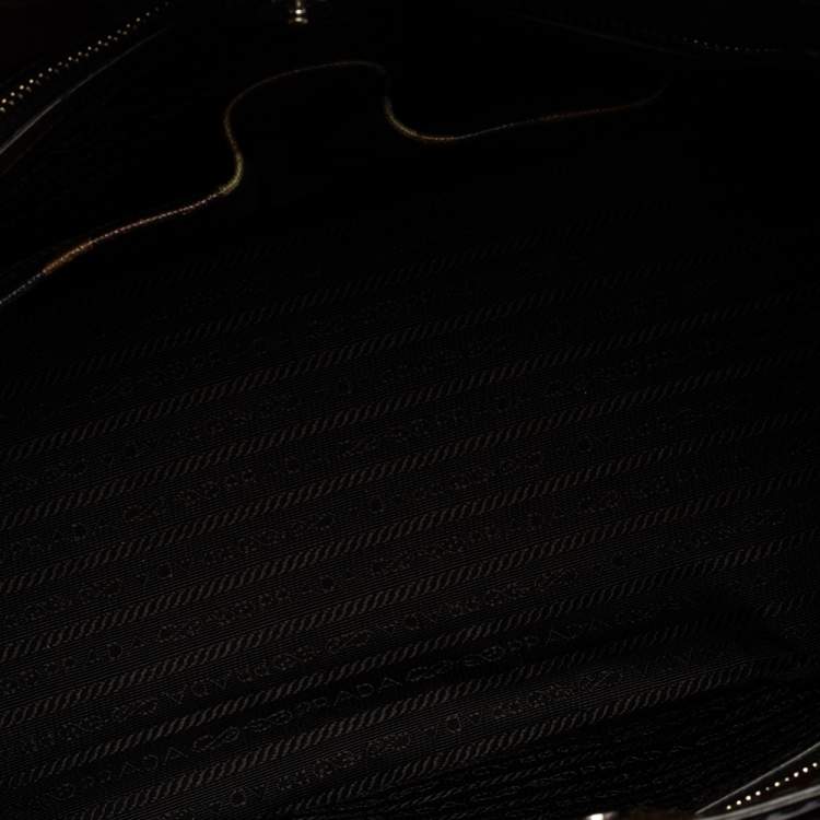 مملوكة مسبقًا Prada Green Camouflage Leather Spazzolato Shopper Tote