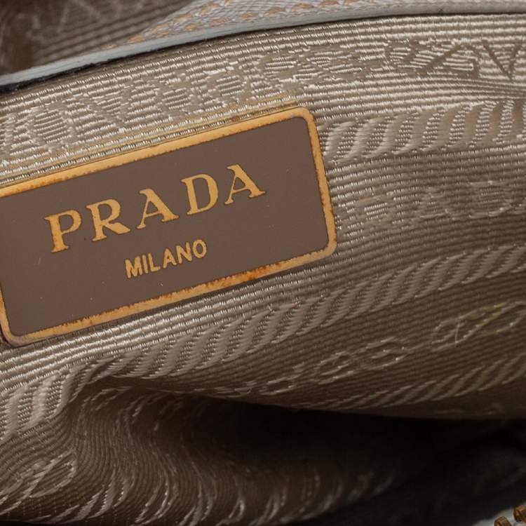 مملوكة مسبقًا Prada White Saffiano Lux Leather Small Galleria Double Zip Tote