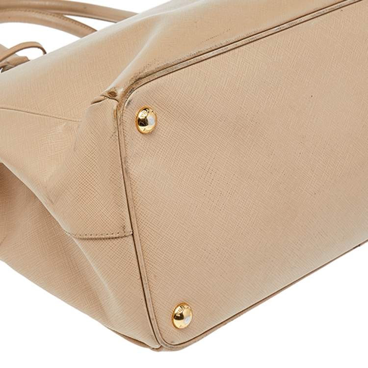 مملوكة مسبقًا Prada Beige Saffiano Lux Leather Large Galleria Tote
