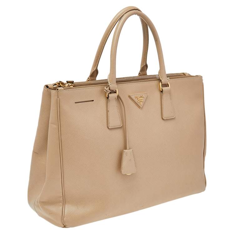 مملوكة مسبقًا Prada Beige Saffiano Lux Leather Large Galleria Tote
