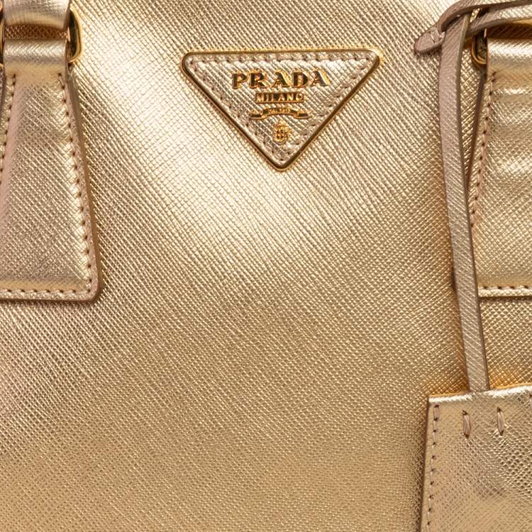 مملوكة مسبقًا Prada Metallic Gold Saffiano Lux Leather Small Galleria Double Zip Tote