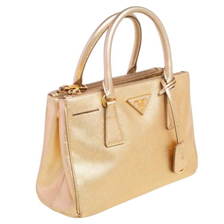مملوكة مسبقًا Prada Metallic Gold Saffiano Lux Leather Small Galleria Double Zip Tote