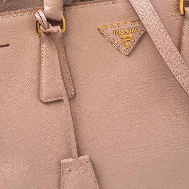 مملوكة مسبقًا Prada Beige Saffiano Leather Medium Galleria Double Zip Tote