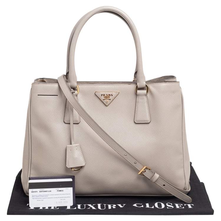 مملوكة مسبقًا Prada Beige Saffiano Lux Leather Medium Galleria Double Zip Tote