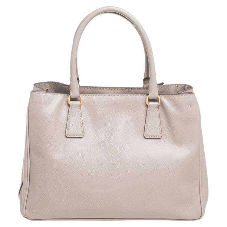 مملوكة مسبقًا Prada Beige Saffiano Lux Leather Medium Galleria Double Zip Tote