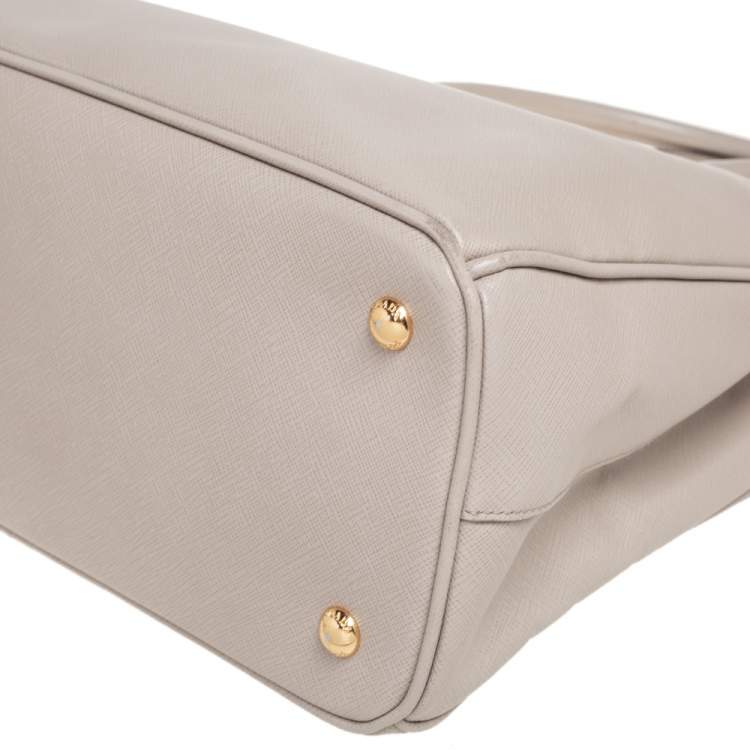 مملوكة مسبقًا Prada Beige Saffiano Lux Leather Medium Galleria Double Zip Tote