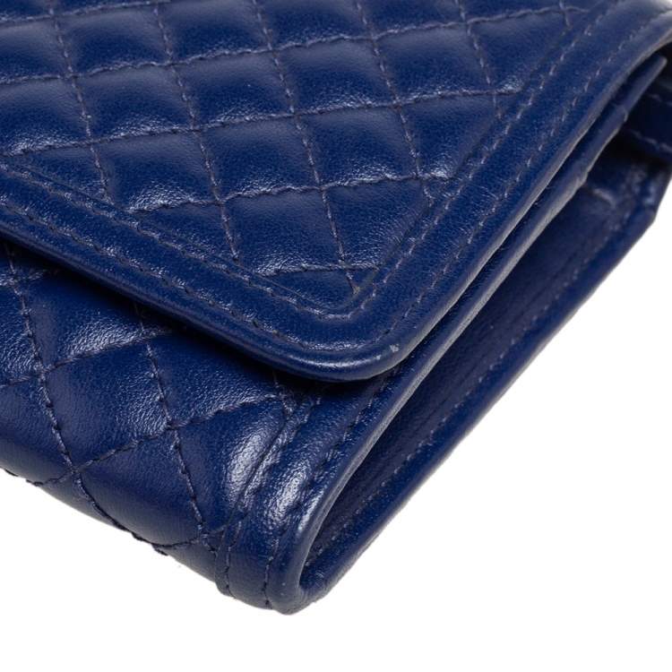 مملوكة مسبقًا Prada Blue Quilted Leather Wallet on Chain
