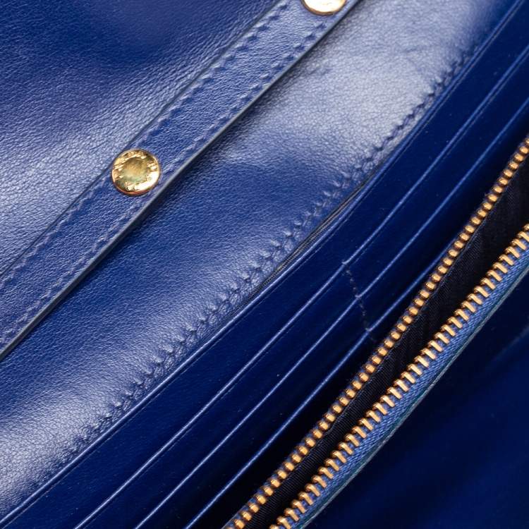 مملوكة مسبقًا Prada Blue Quilted Leather Wallet on Chain