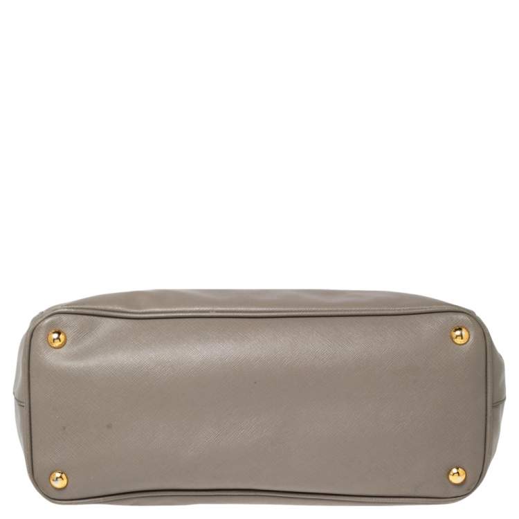 مملوكة مسبقًا Prada Argilla Saffiano Lux Leather Medium Galleria Double Zip Tote