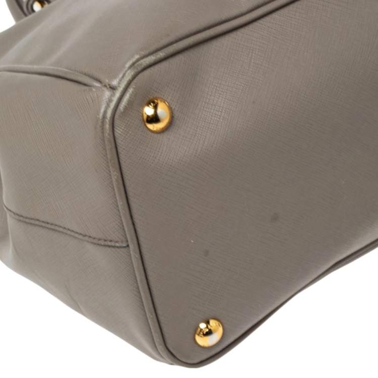 مملوكة مسبقًا Prada Argilla Saffiano Lux Leather Medium Galleria Double Zip Tote