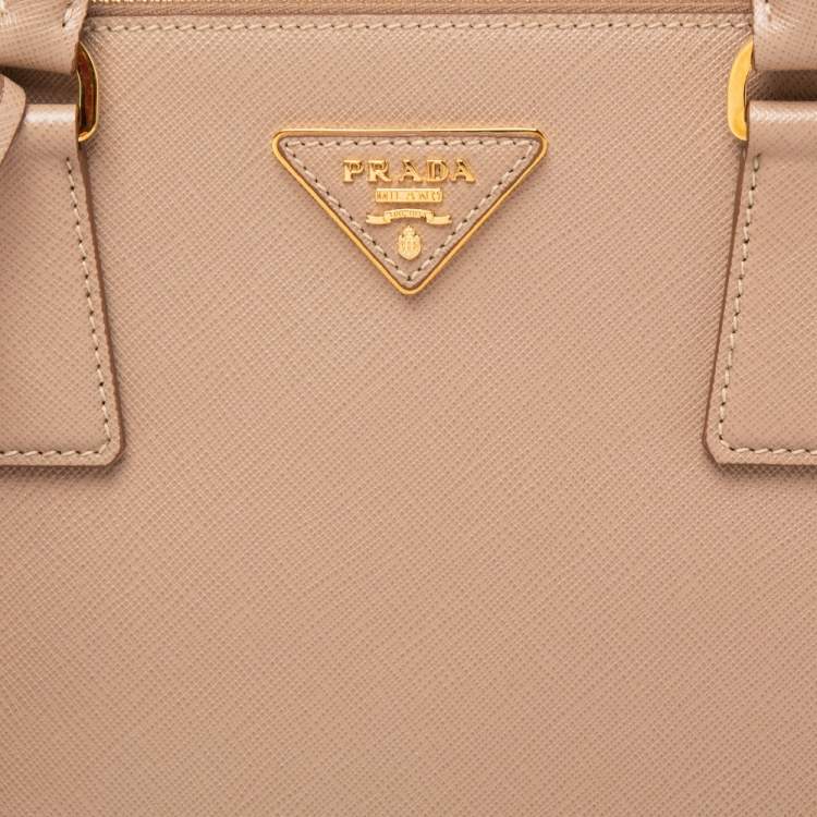 مملوكة مسبقًا Prada Beige Saffiano Lux Leather Medium Galleria Double Zip Tote