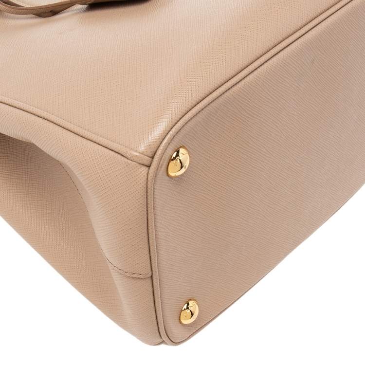 مملوكة مسبقًا Prada Beige Saffiano Lux Leather Medium Galleria Double Zip Tote