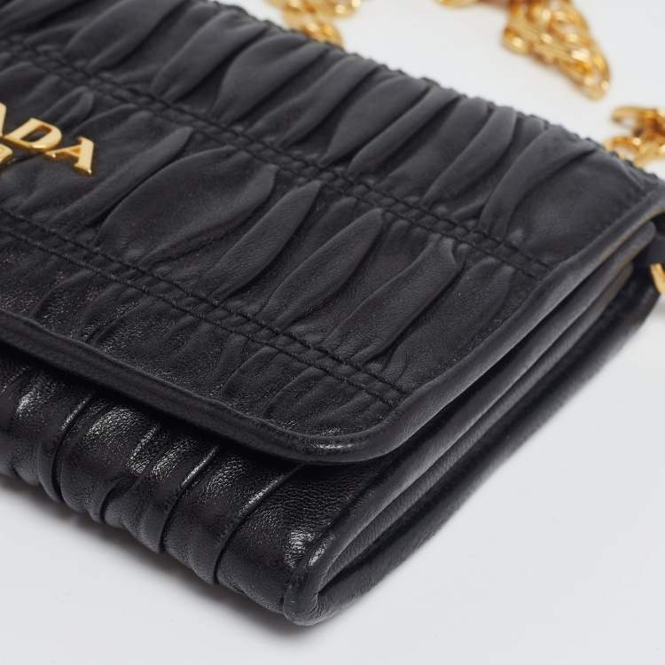 Pre Owned Prada Black Nappa Gaufre Leather Wallet On Chain