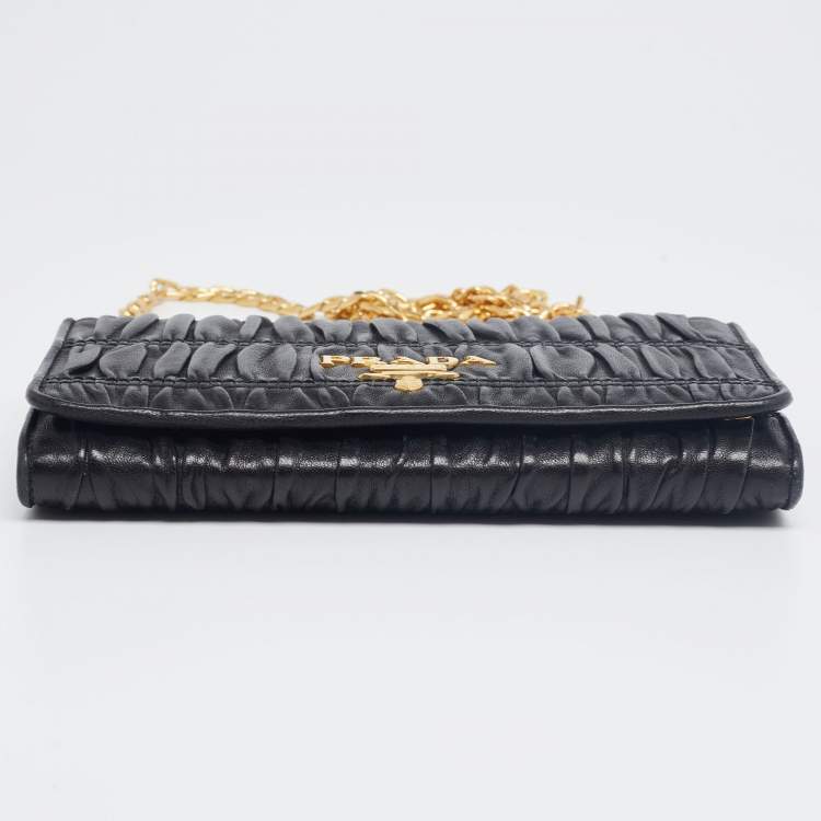 Pre Owned Prada Black Nappa Gaufre Leather Wallet On Chain