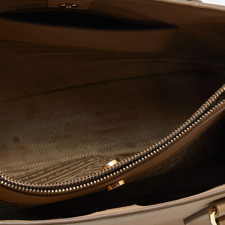 Pre Owned Prada Beige Saffiano Lux Leather Medium Galleria Tote