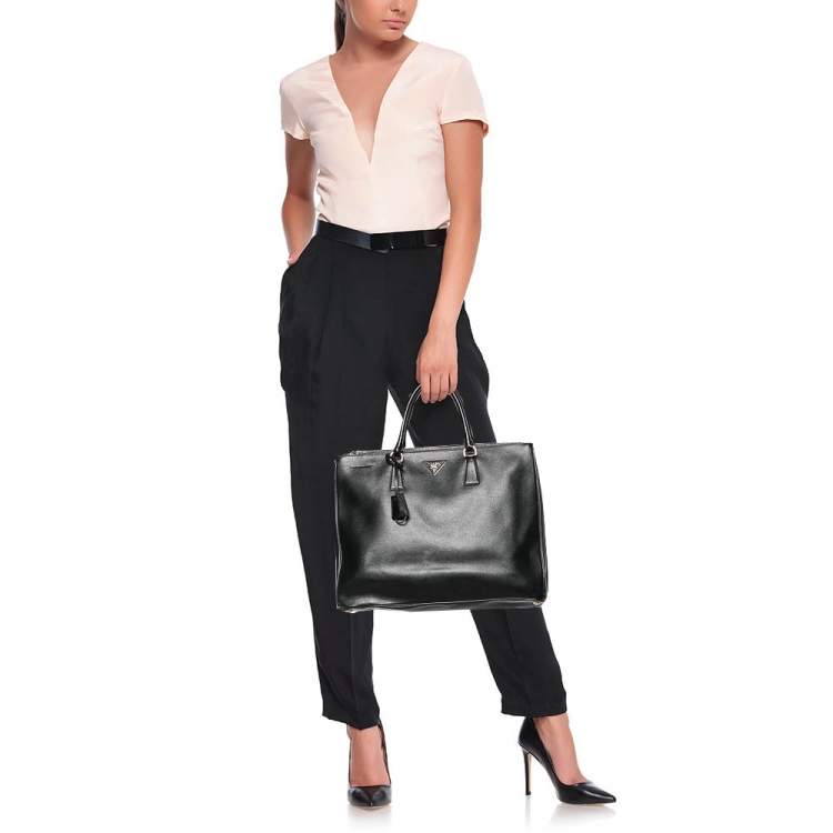 Pre Owned Prada Black Saffiano Lux Leather Executive Galleria Double Zip Tote