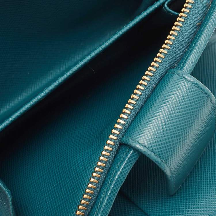 مملوكة مسبقًا Prada Teal Green Saffiano Metal Leather Flap French Wallet