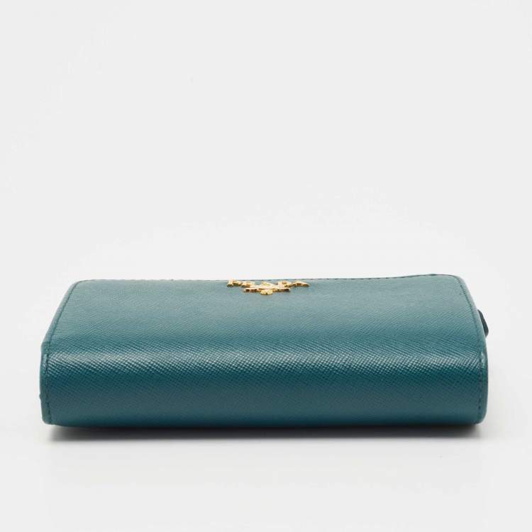 مملوكة مسبقًا Prada Teal Green Saffiano Metal Leather Flap French Wallet